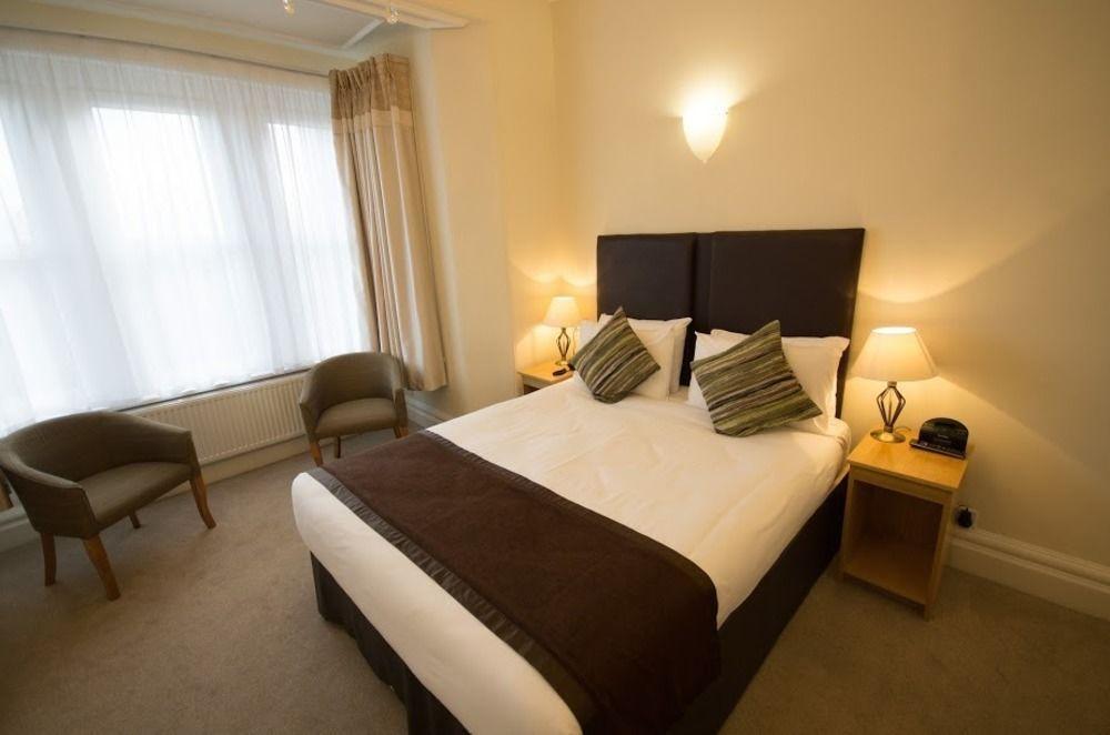 Heath Cottage Hotel Dewsbury Exterior photo
